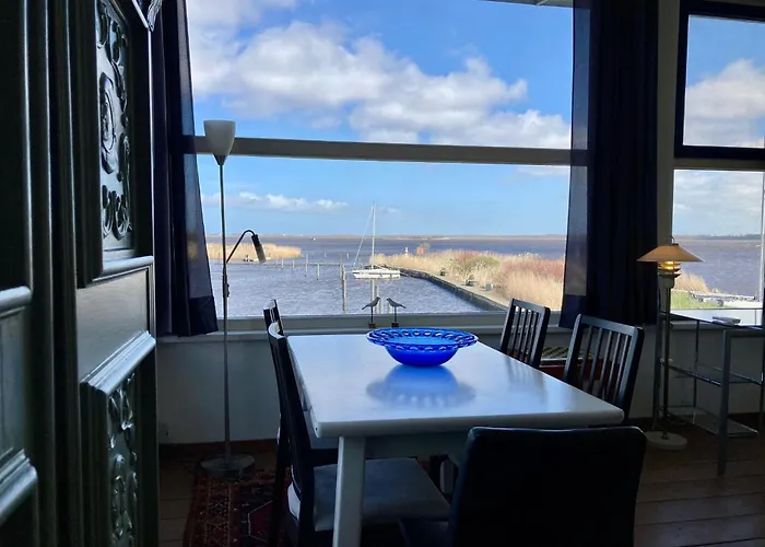 Unique Lakeside House With Sauna And Panoramic Harbour Views 5 Guests